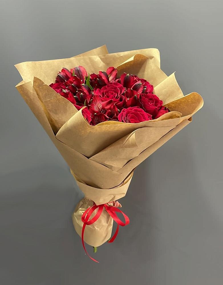 Букет цветов из: Альстромерии и Розы в Пятовском