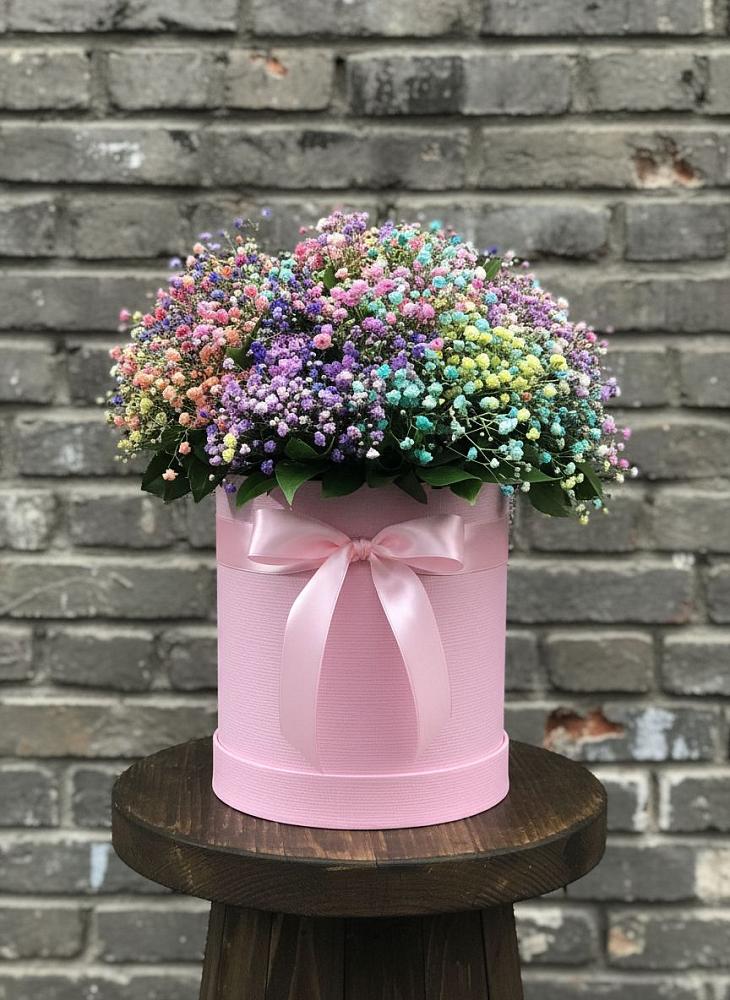 Цветочная композиция из Гипсофила и Розы в шляпной коробке в Пятовском