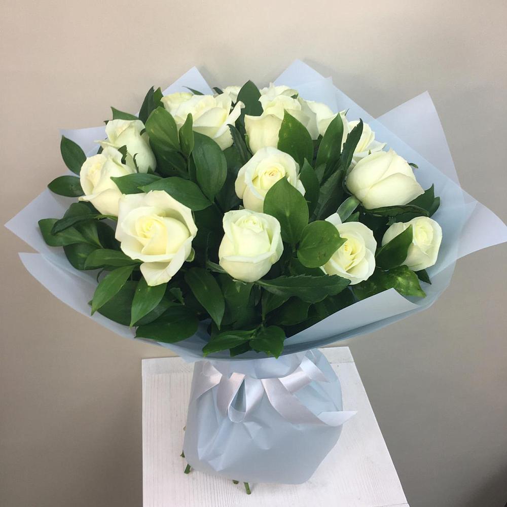 Букет 15 Белых роз Проуд в Пятовском
