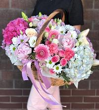 Композиция солнечный день в Пятовском Цветочная композиция из Розы, Хризантемы, Пионы и Лизиантусы в корзине в Пятовском