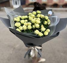 Букет Белые кустовые розы Солинеро в Пятовском