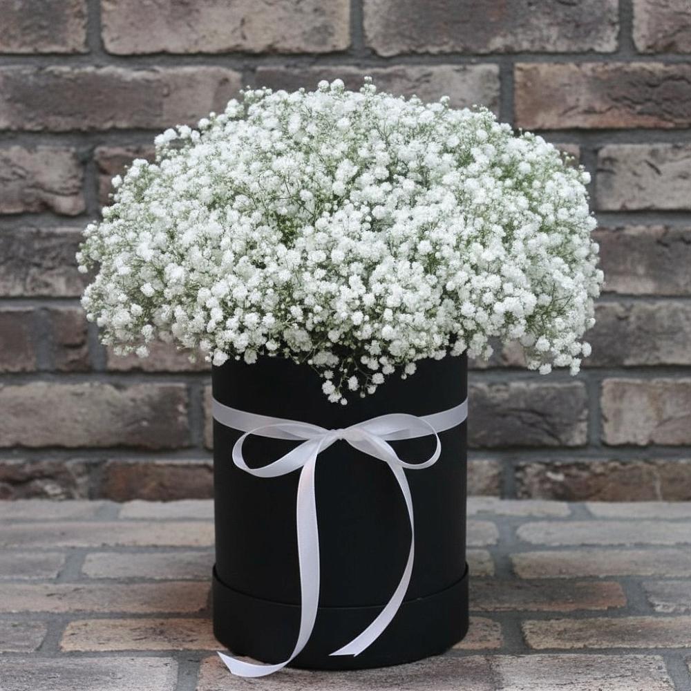 Цветочная композиция из Гипсофила в шляпной коробке в Пятовском