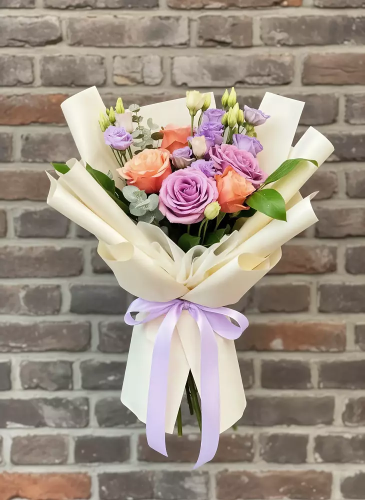 Букет цветов из: Лизиантусы и Розы в Пятовском