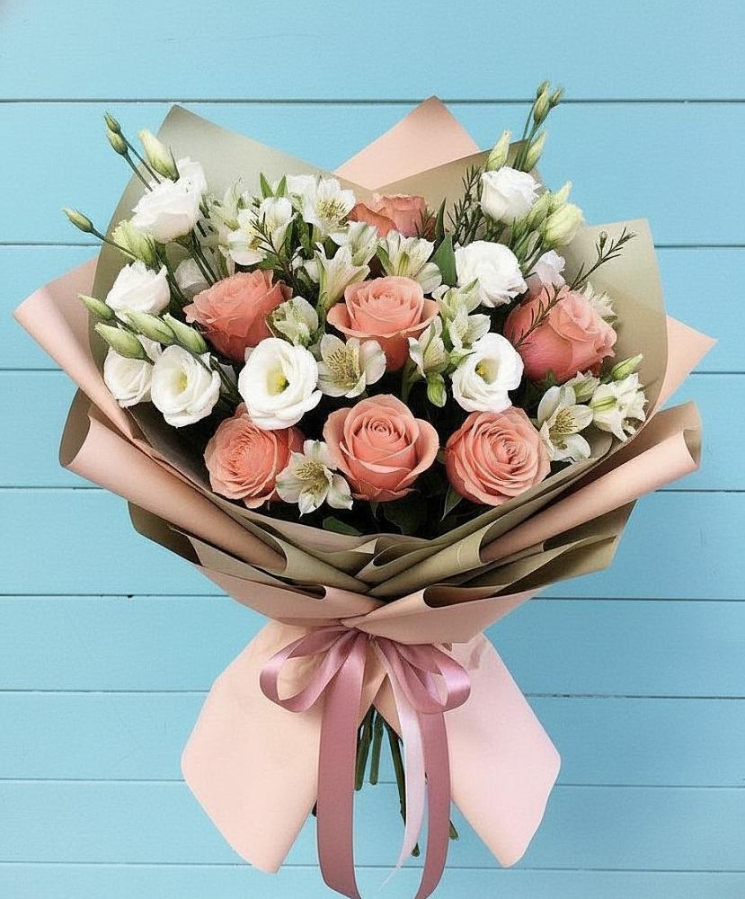 Букет цветов из: Розы, Альстромерии и Лизиантусы в Пятовском