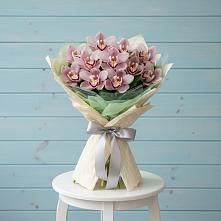 Букет цветов из:  Орхидеи и Розы в Пятовском