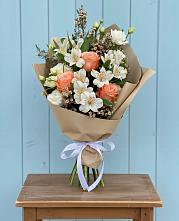 Букет цветов из:  Альстромерии, Лизиантусы, Розы и Хризантемы #REPLACE_PRED# Пятовском