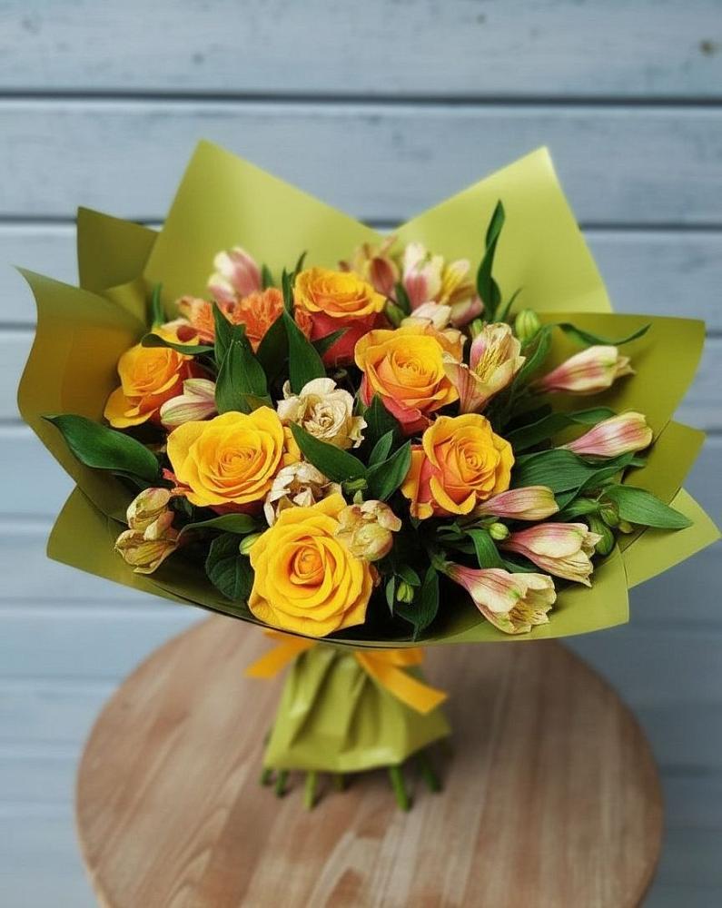 Букет цветов из: Альстромерии и Розы в Пятовском