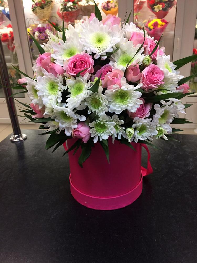 Цветочная композиция из Розы и Хризантемы в шляпной коробке в Пятовском