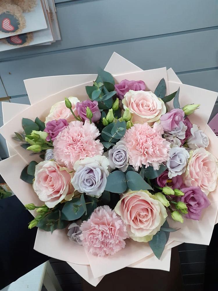 Букет цветов из: Розы, Гвоздики и Лизиантусы в Пятовском