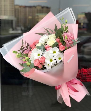 Букет цветов из: Розы, Лизиантусы и Хризантемы в Пятовском