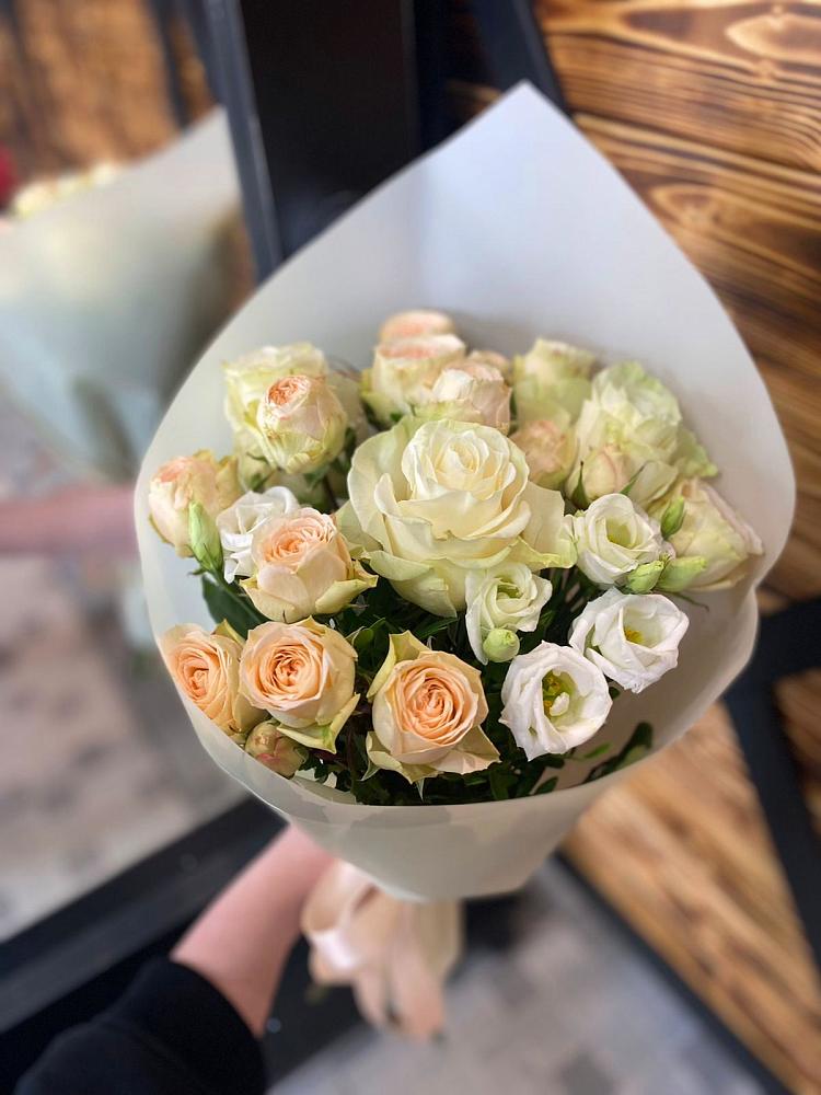 Букет цветов из: Розы и Лизиантусы в Пятовском